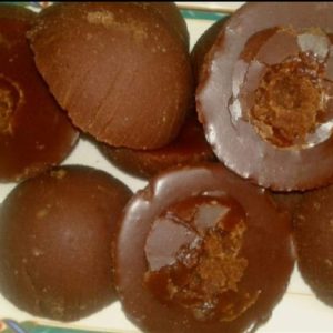 খেজুরের রসের গোল পাটালি গুড়